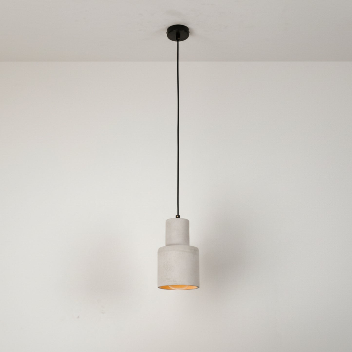 Katmanlı Gri Silindir Beton Tavan Aydınlatması