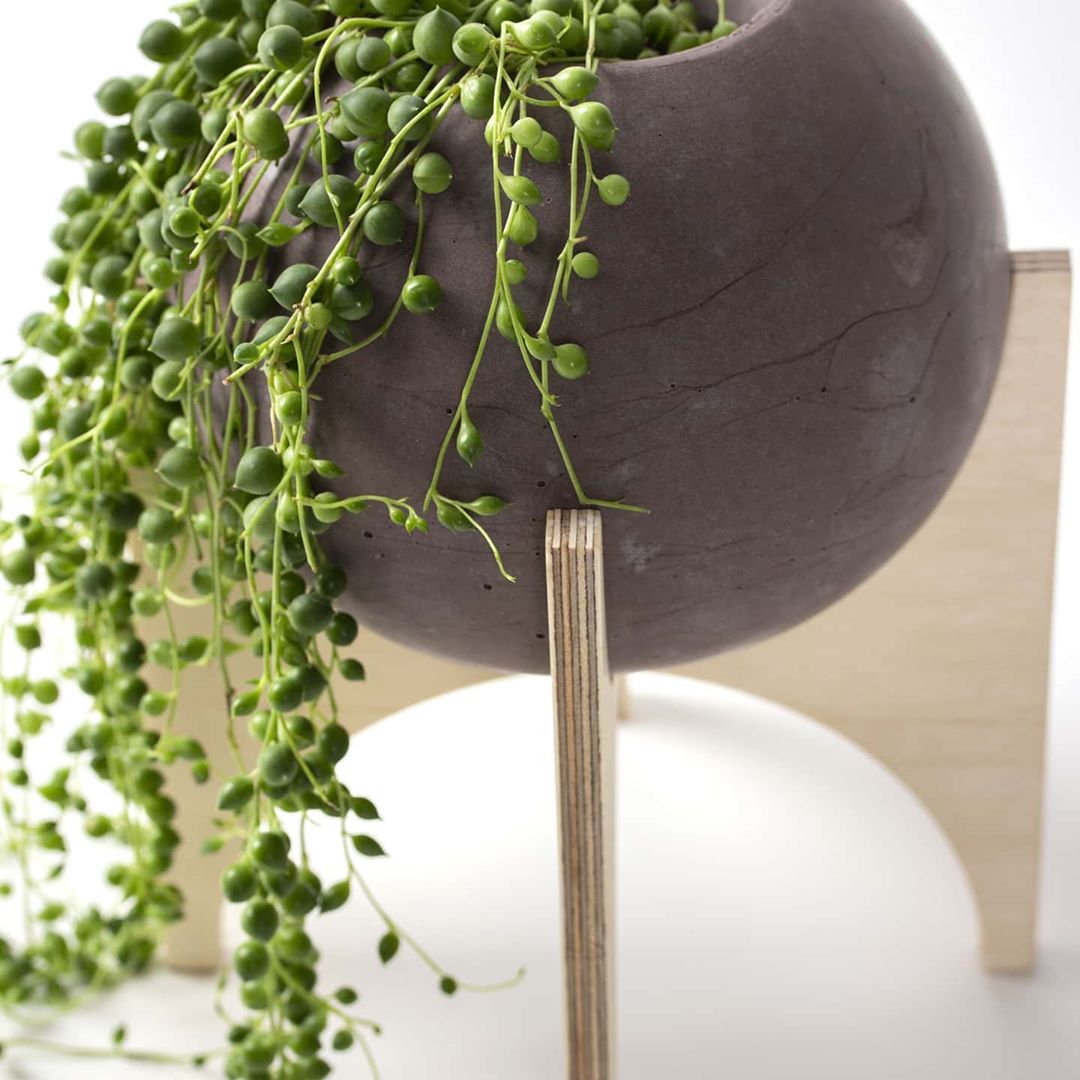 Round Concrete Flower Pot With Wooden Leg