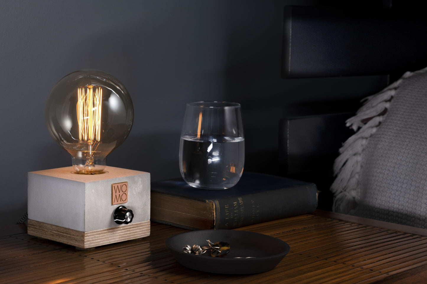 Concrete Table Lamp with Dimmer - Globe