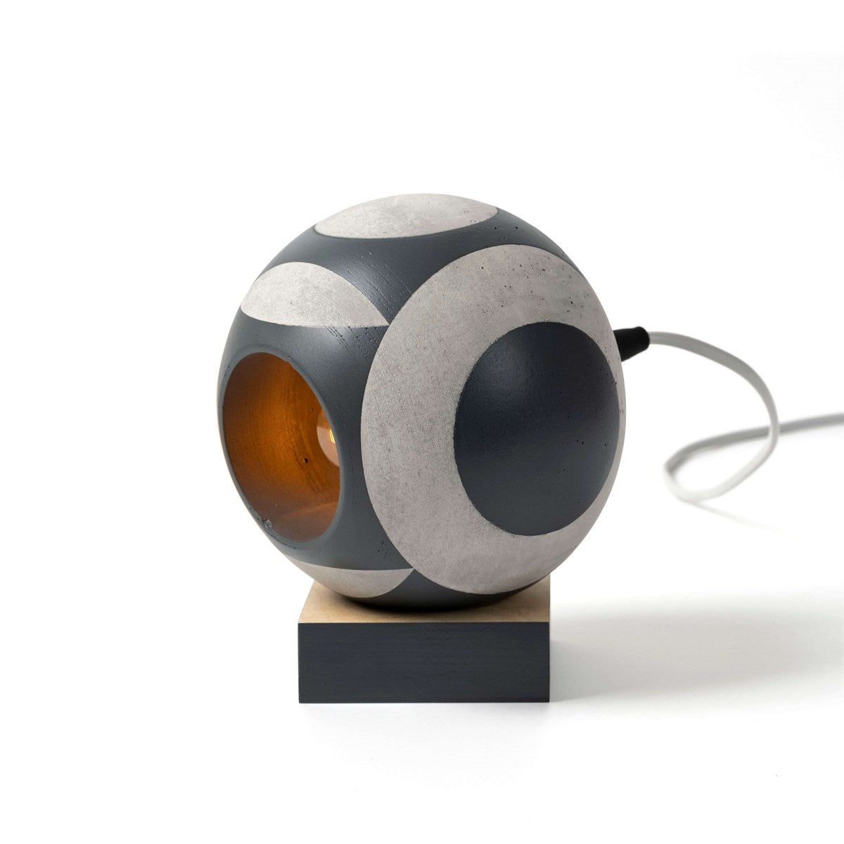 Womo x No Round Concrete Table Lamp