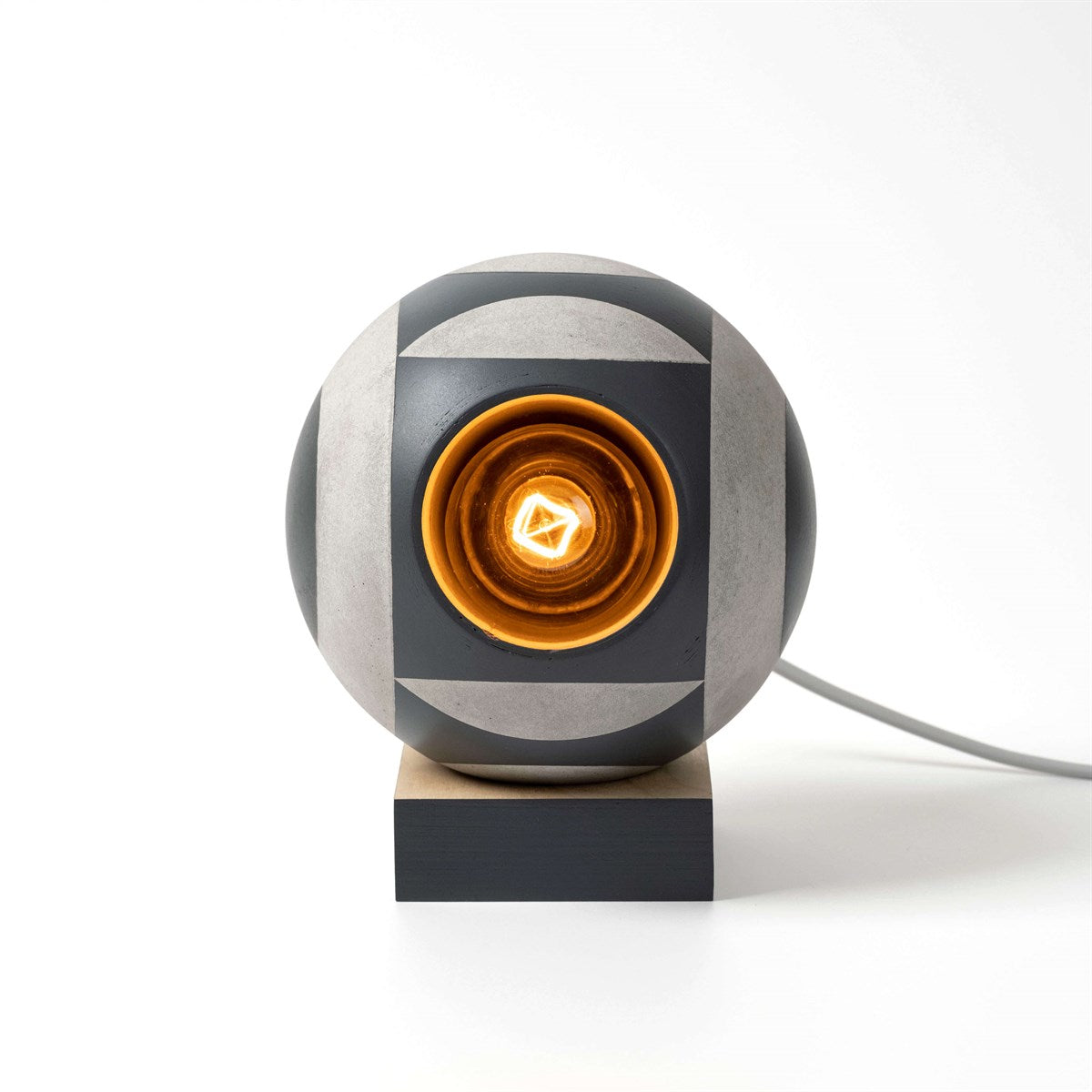 Womo x No Round Concrete Table Lamp