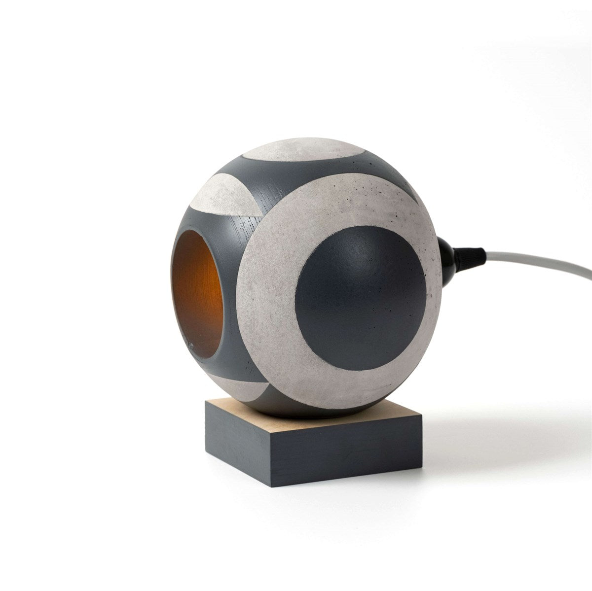 Womo x No Round Concrete Table Lamp