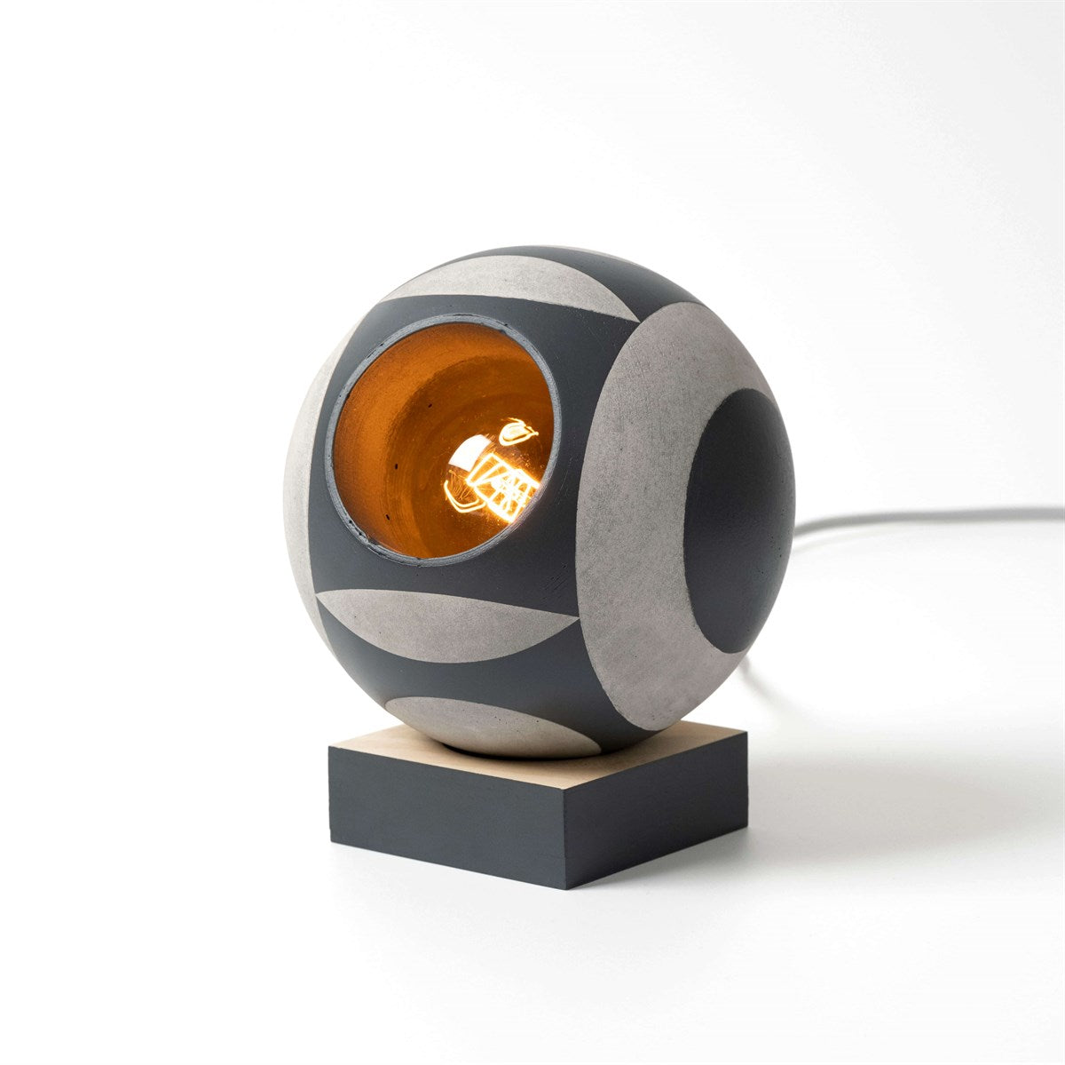 Womo x No Round Concrete Table Lamp