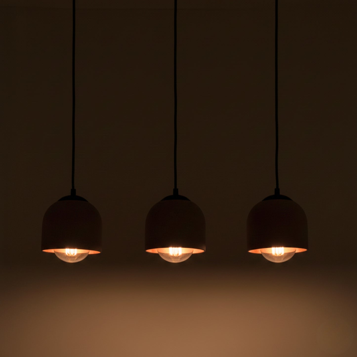 3'lü Sıralı Kahverengi Beton Tavan Aydınlatması