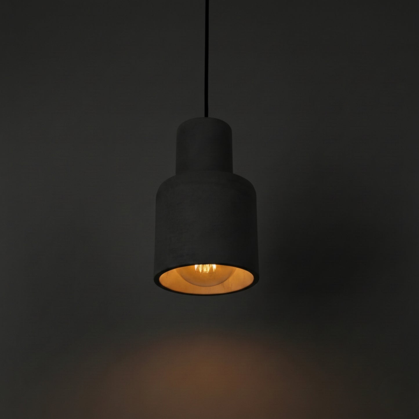 Katmanlı Gri Silindir Beton Tavan Aydınlatması