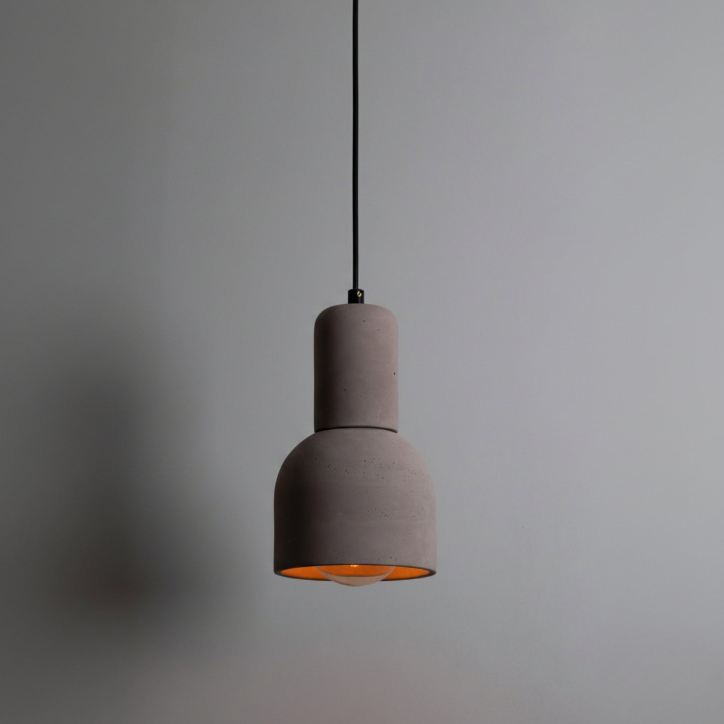 Katmanlı Gri Beton Tavan Aydınlatması