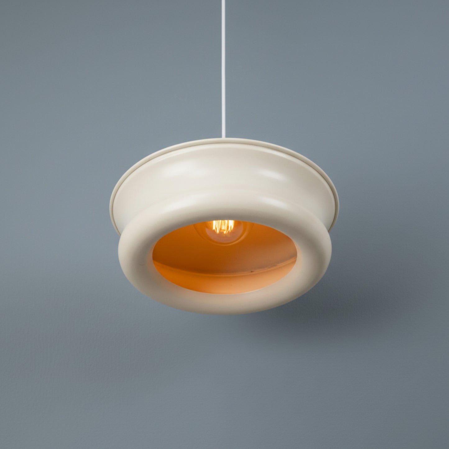 Krem Rengi Metal Silindir Tavan Aydınlatması