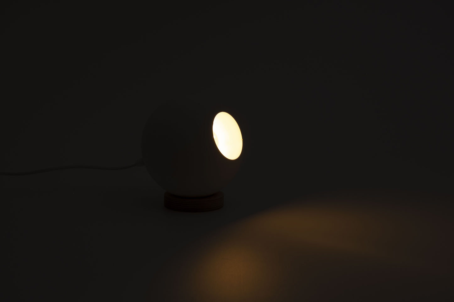 White Round Concrete Table Lamp