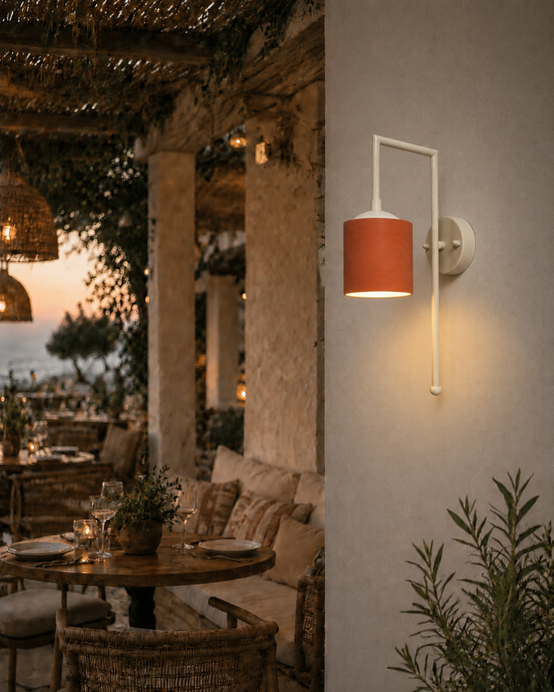 Terracota Silindir Krem Metal Detay Beton Aplik